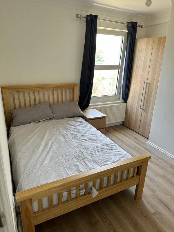 Room Delafield Road in Greater London