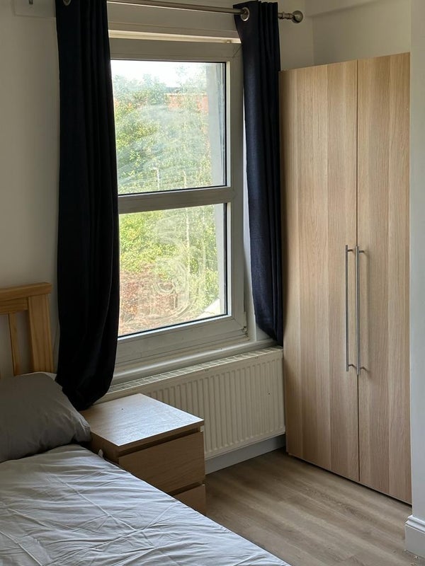 Room Delafield Road in Greater London