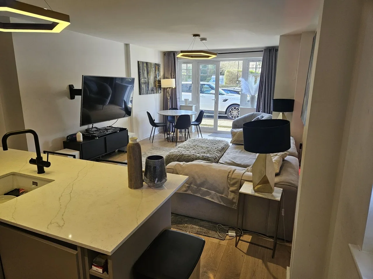 Flat Woodcote Valley Road in Greater London
