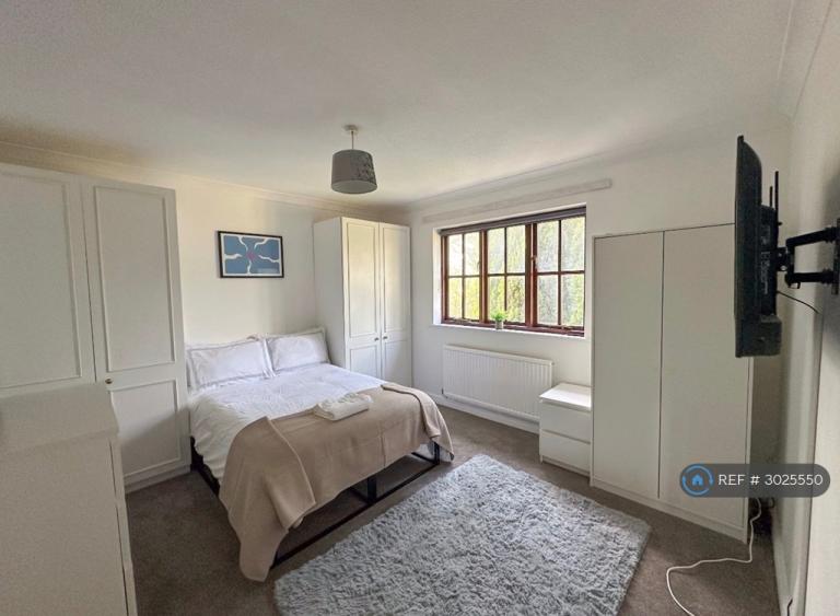 Room Mortimer Close in Winchester