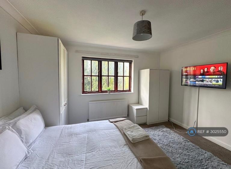 Room Mortimer Close in Winchester