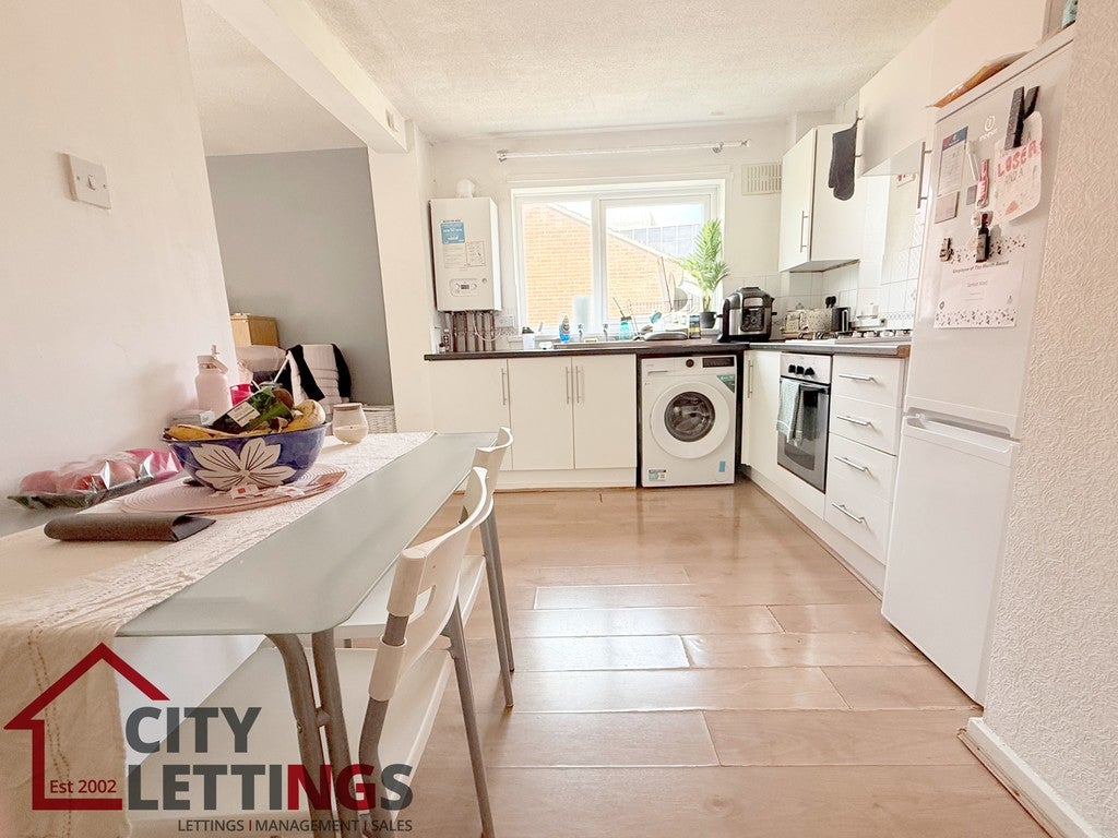 Flat Alma Close in Nottingham