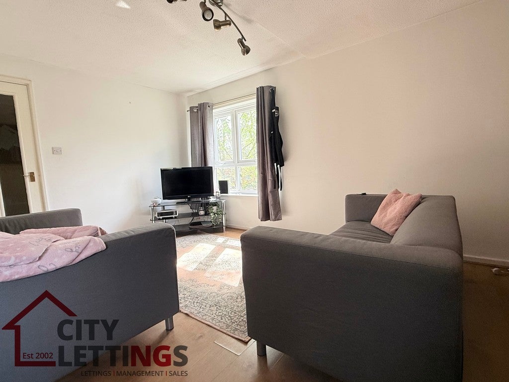 Flat Alma Close in Nottingham