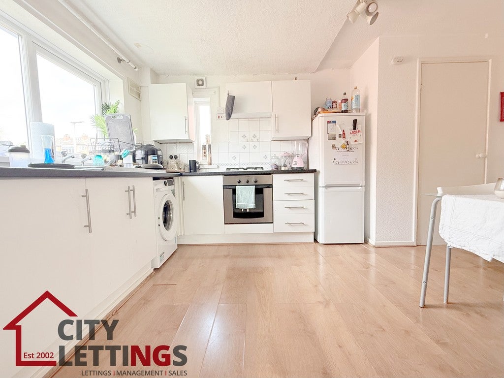 Flat Alma Close in Nottingham