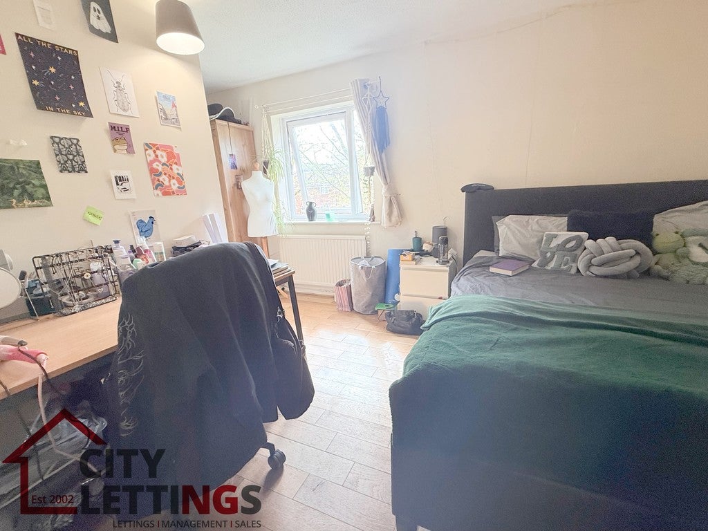 Flat Alma Close in Nottingham