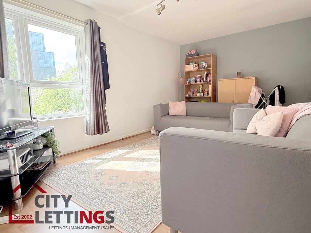 Flat Alma Close in Nottingham