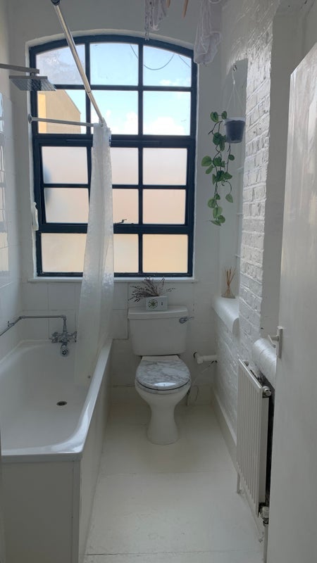 Room Tudor Road in Greater London