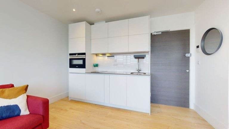 Flat Olympic Way in Greater London