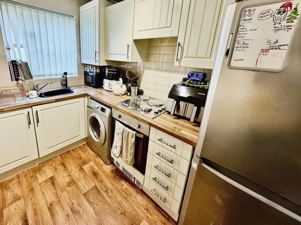 Flat Jamaica Circle in Coedkernew Community