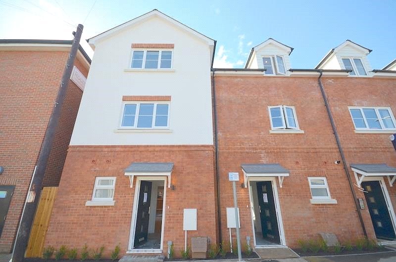 Flat Ockendon Road in Greater London