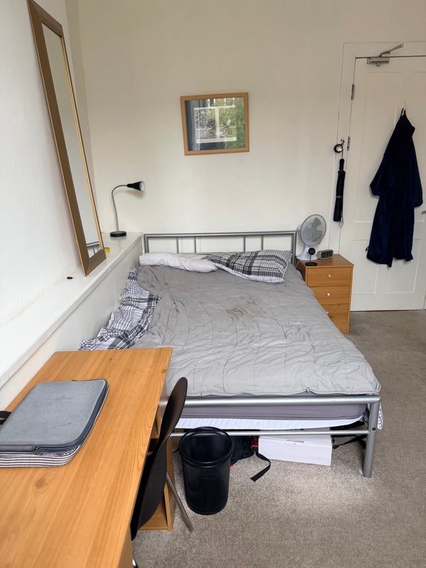 Room Roslea Drive in Glasgow