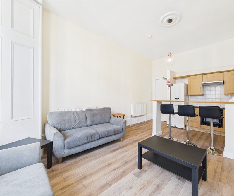Room Roslea Drive in Glasgow