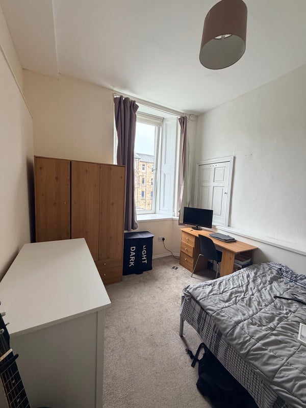 Room Roslea Drive in Glasgow