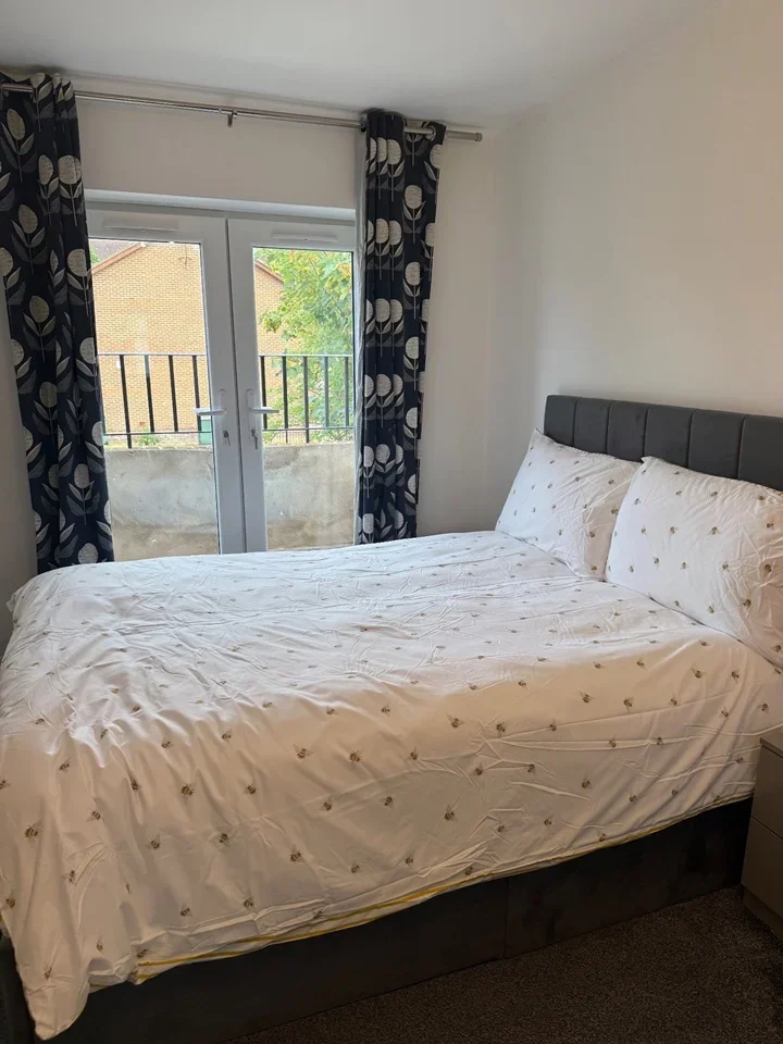 Room Twyford Abbey Road in Greater London