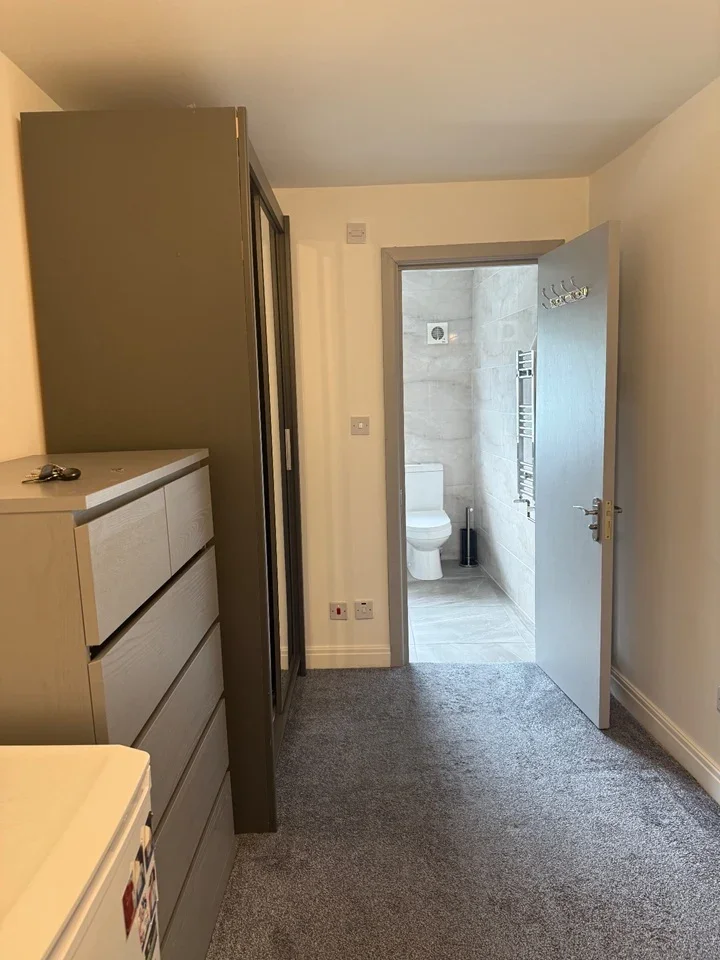 Room Twyford Abbey Road in Greater London