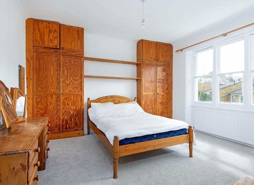 Flat Oppidans Road in Greater London
