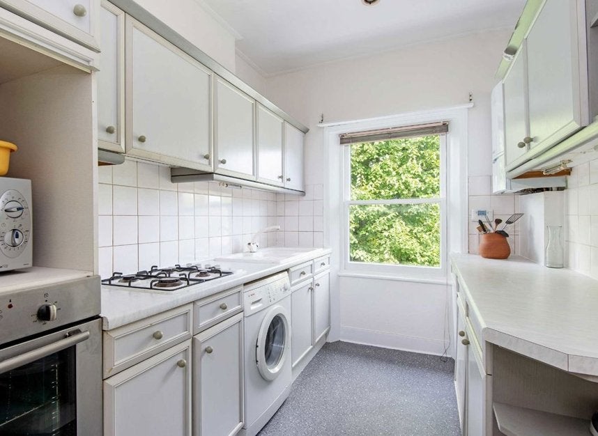 Flat Oppidans Road in Greater London