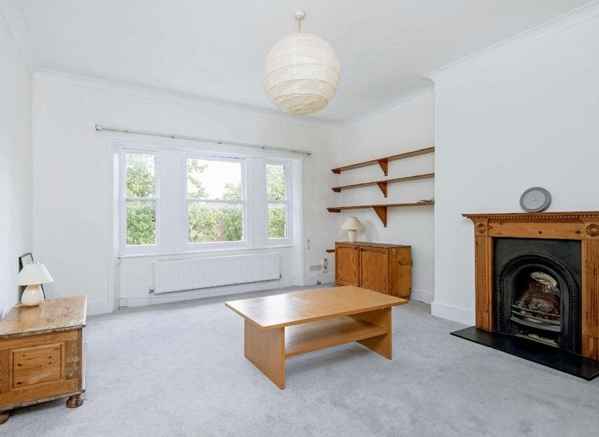 Flat Oppidans Road in Greater London