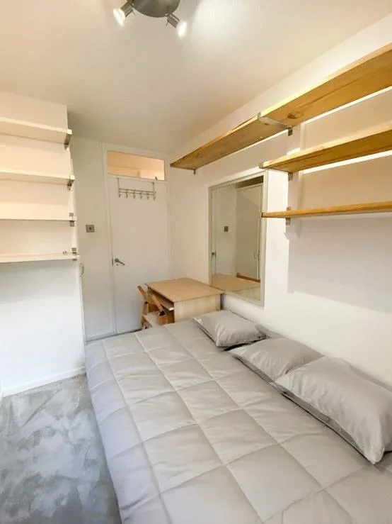 Room Moreton Street in City of Westminster