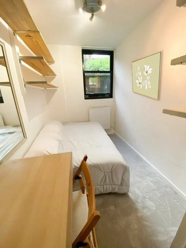 Room Moreton Street in City of Westminster