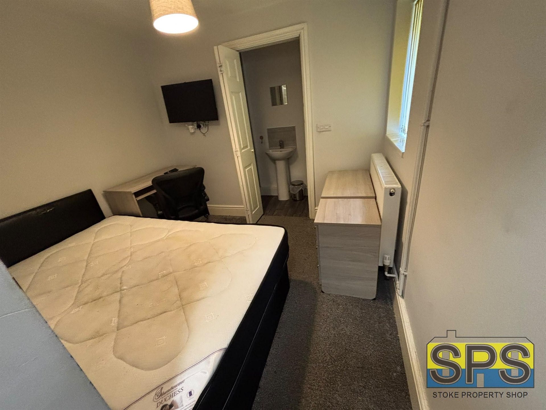 Room Egerton Street in Stoke-on-Trent