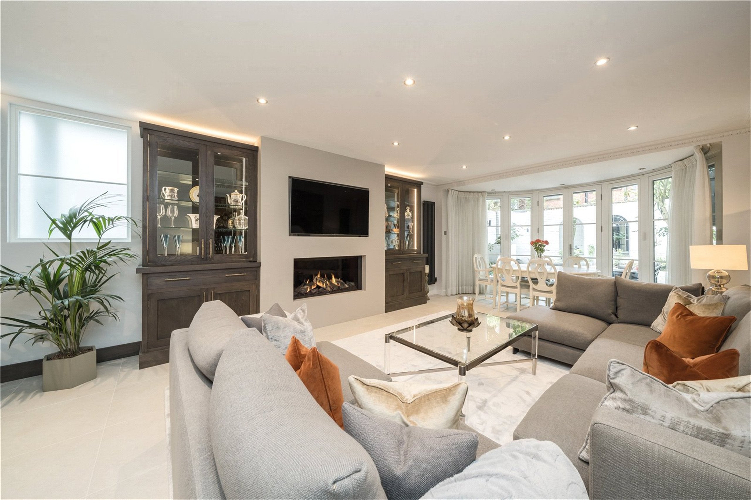 House Oakwood Lane in Greater London