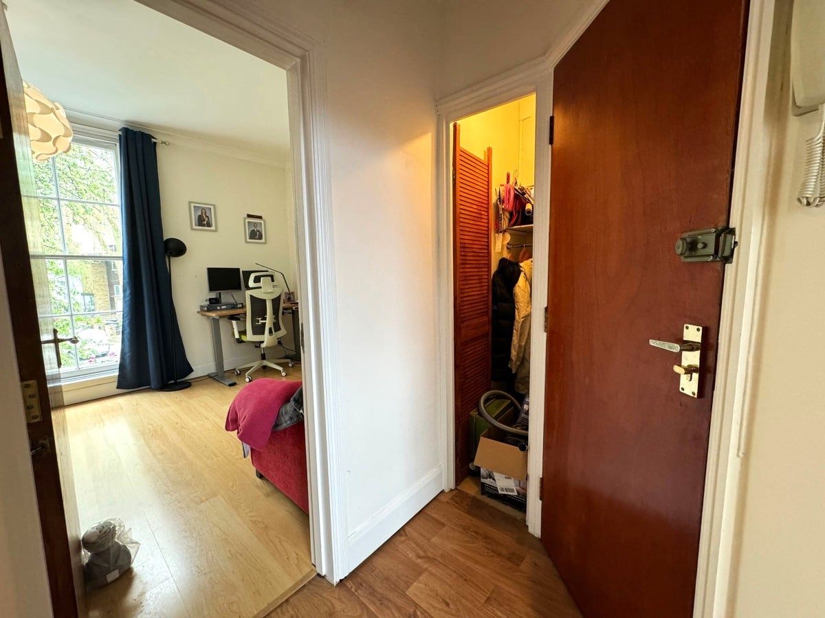 Flat Hemingford Road in Greater London