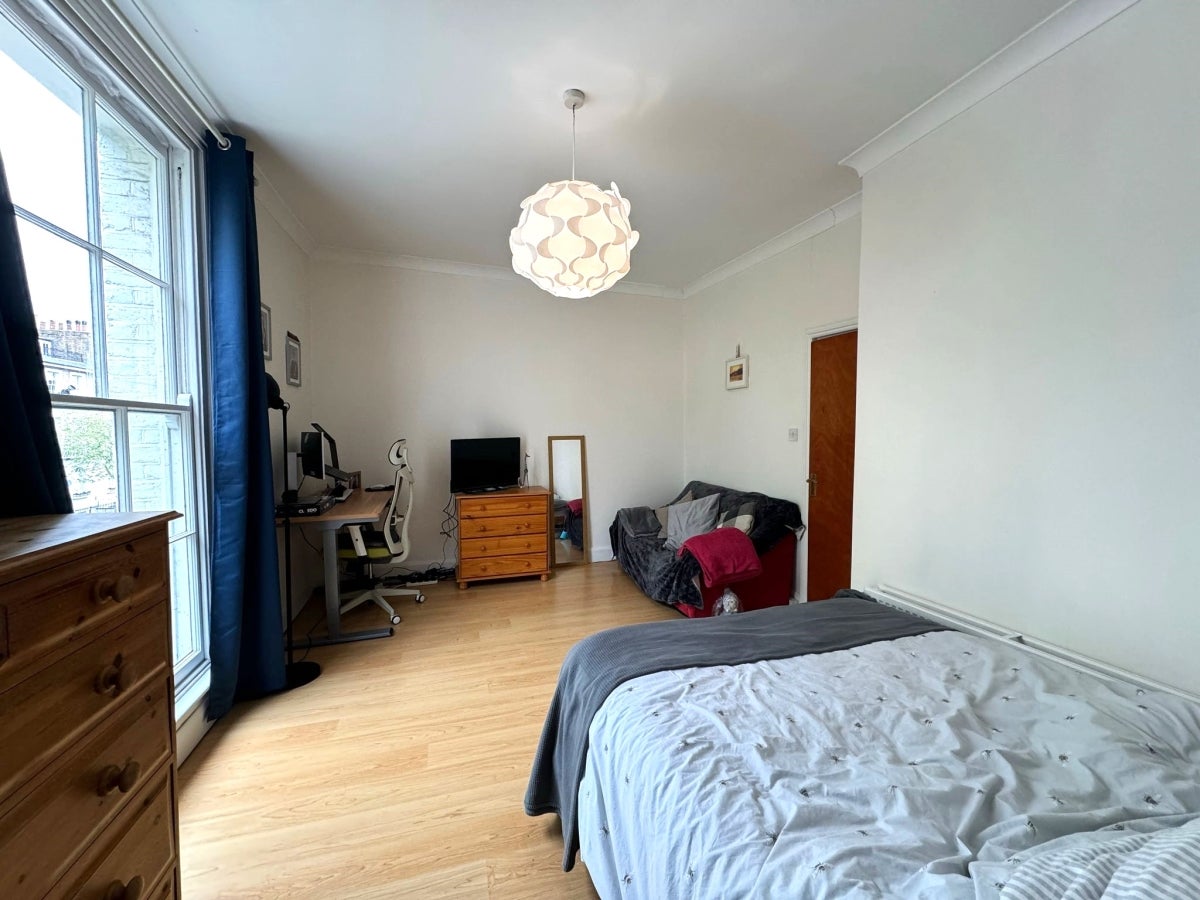 Flat Hemingford Road in Greater London