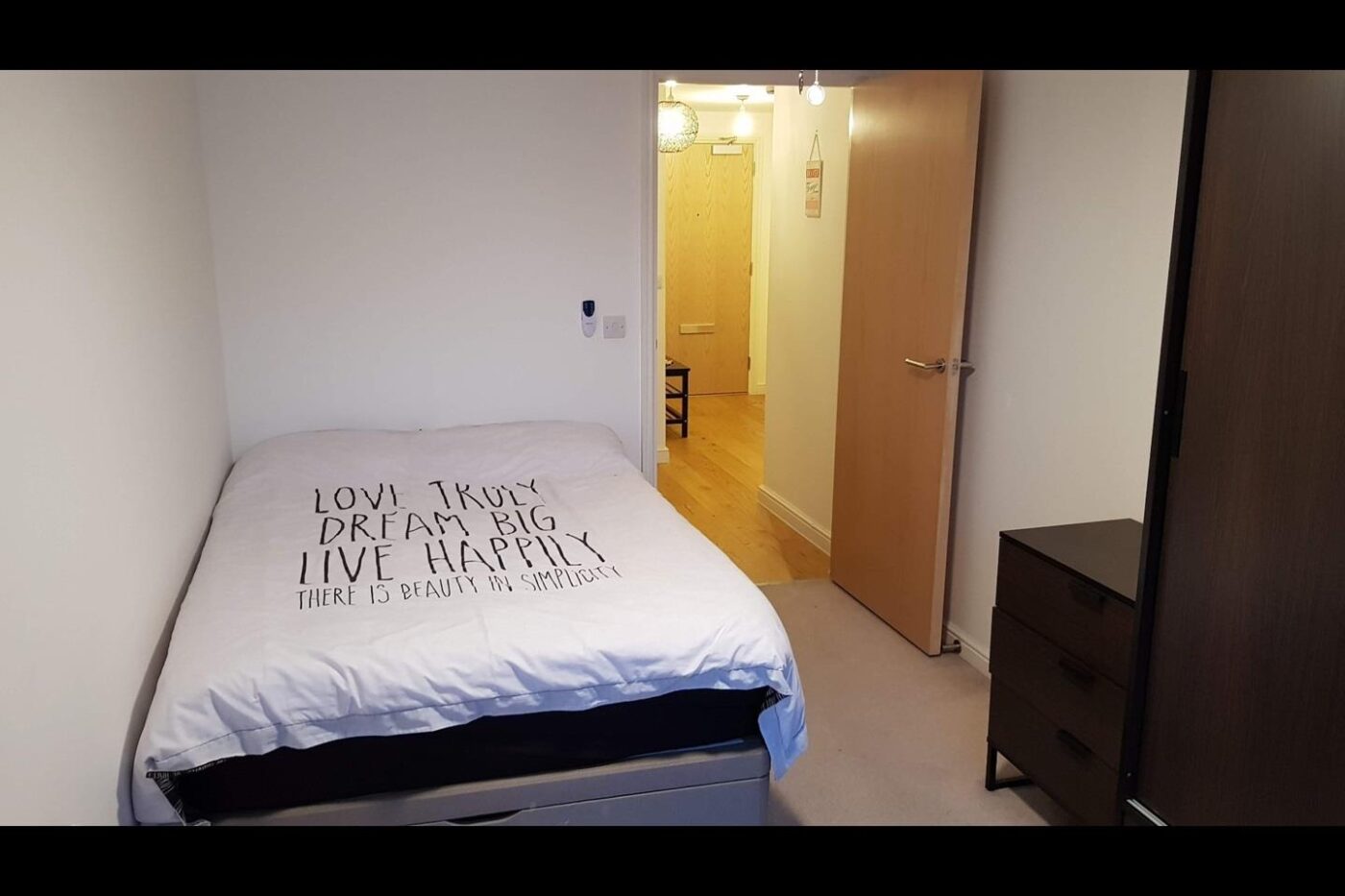 Flat Kelland Road in Greater London