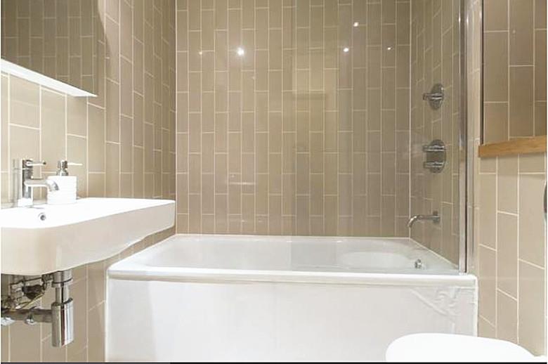 Flat Kelland Road in Greater London