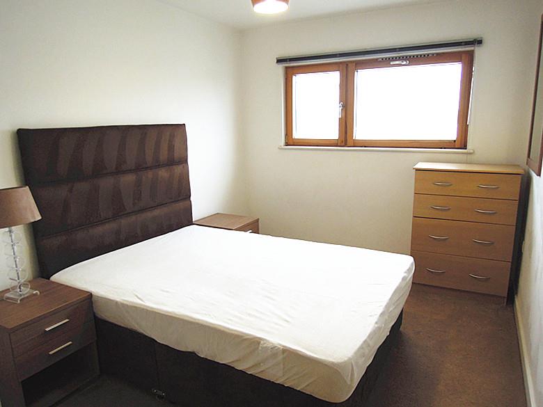 Flat Kelland Road in Greater London