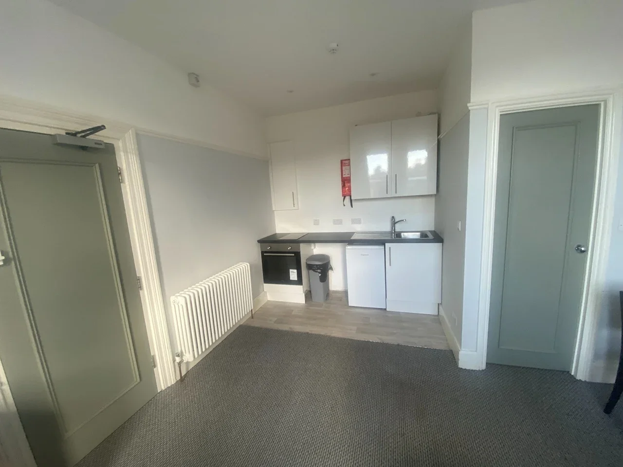 Flat Waterden Road in Guildford