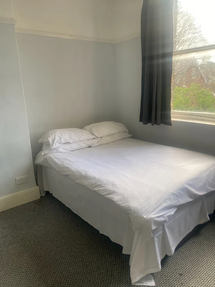 Flat Waterden Road in Guildford