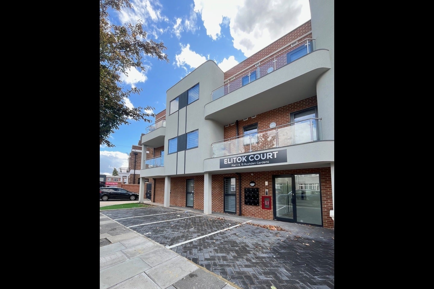 Flat Rushden Gardens in Greater London