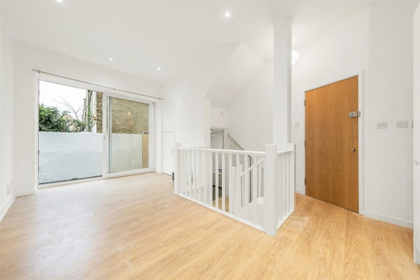 Flat Trent Road in London