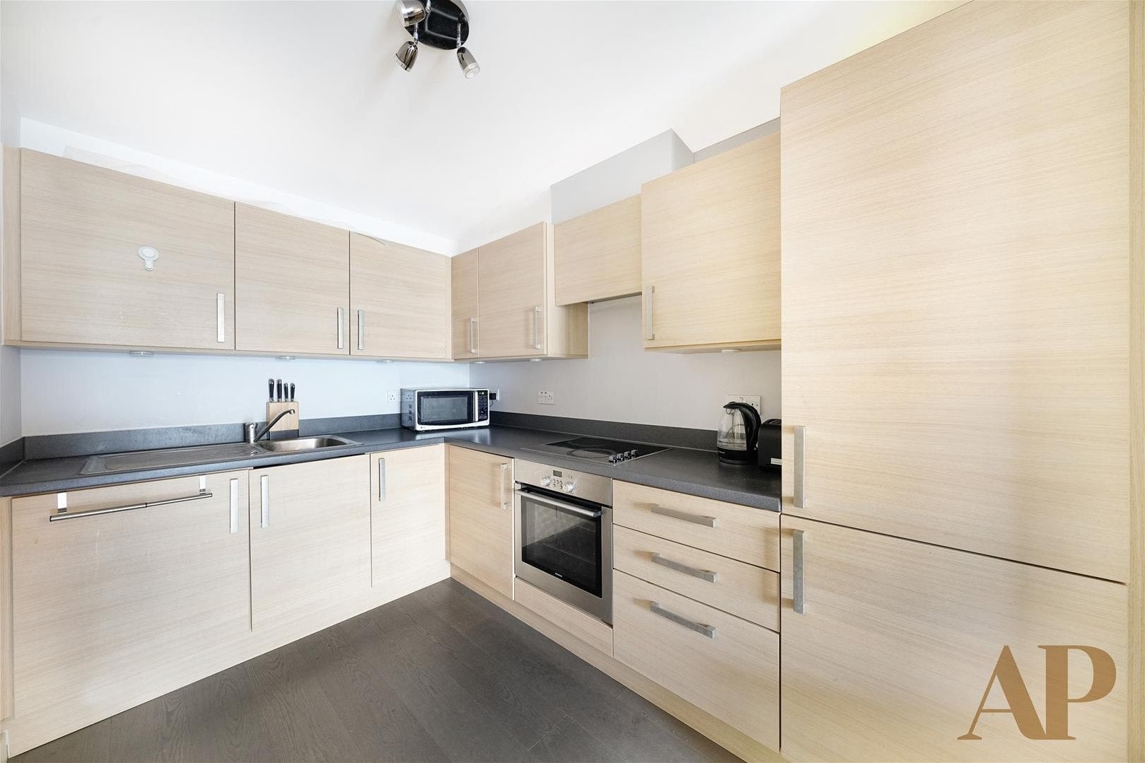 Flat Empire Way in Greater London