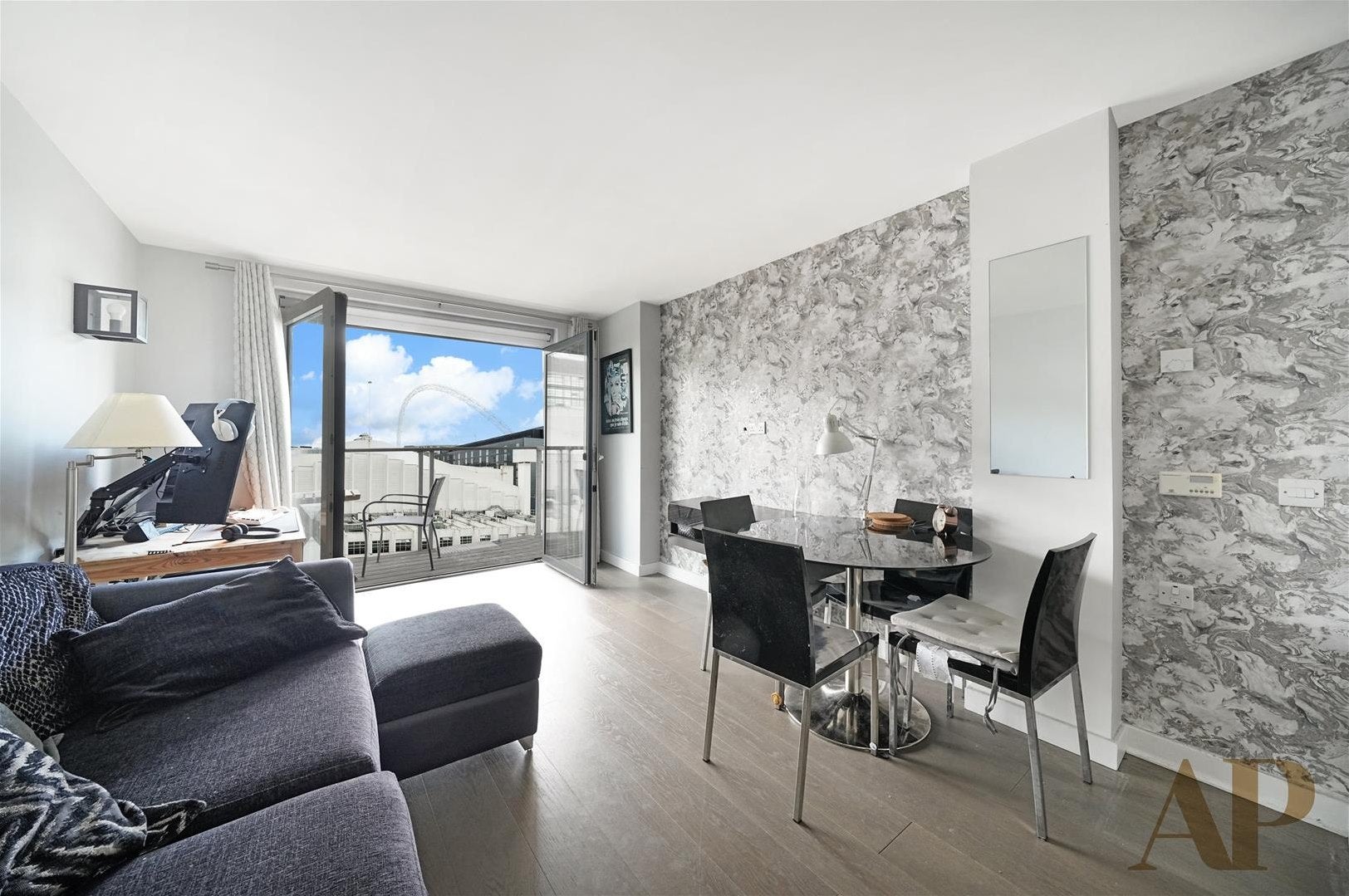 Flat Empire Way in Greater London