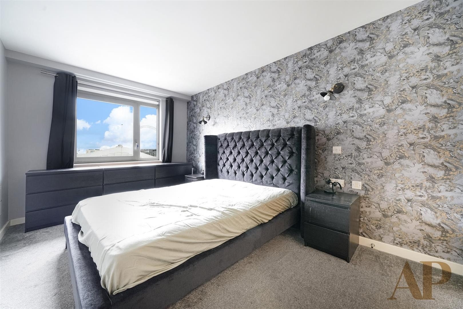 Flat Empire Way in Greater London