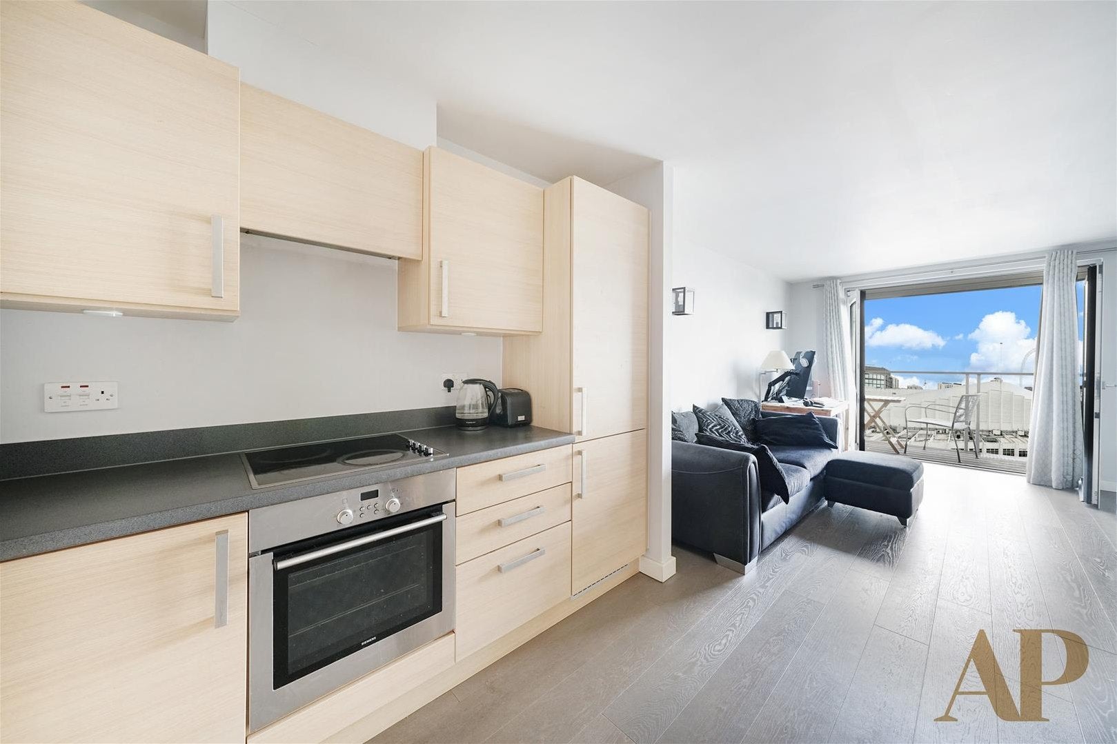 Flat Empire Way in Greater London