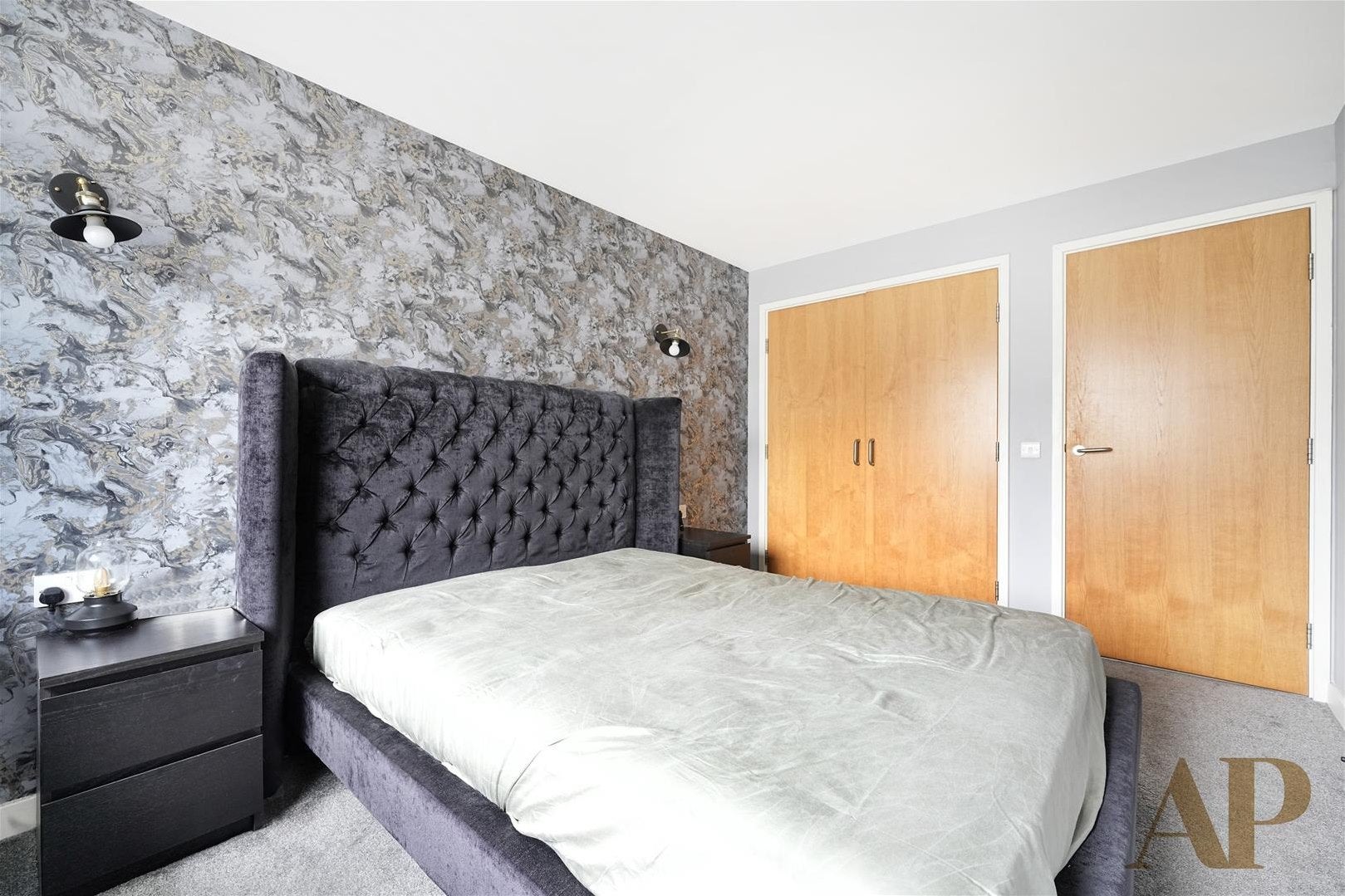 Flat Empire Way in Greater London
