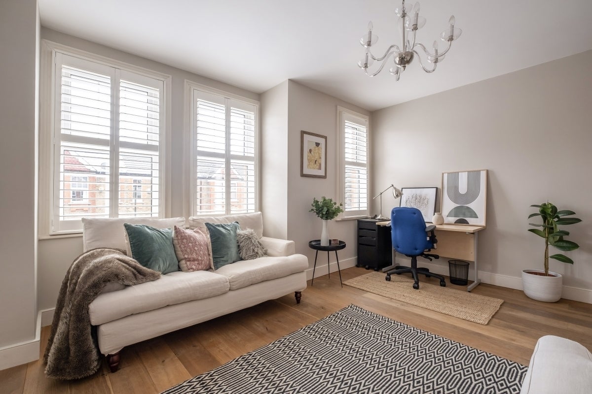 Flat Dancer Road in Greater London