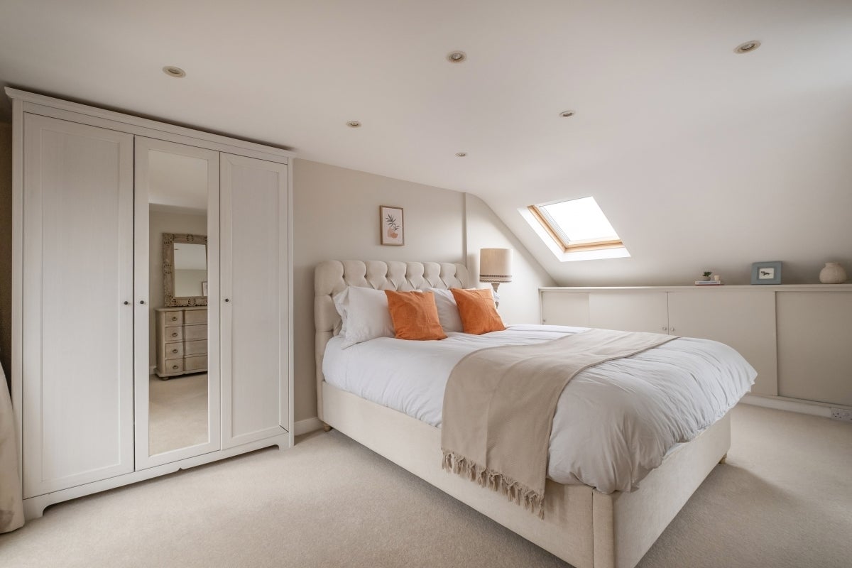 Flat Dancer Road in Greater London