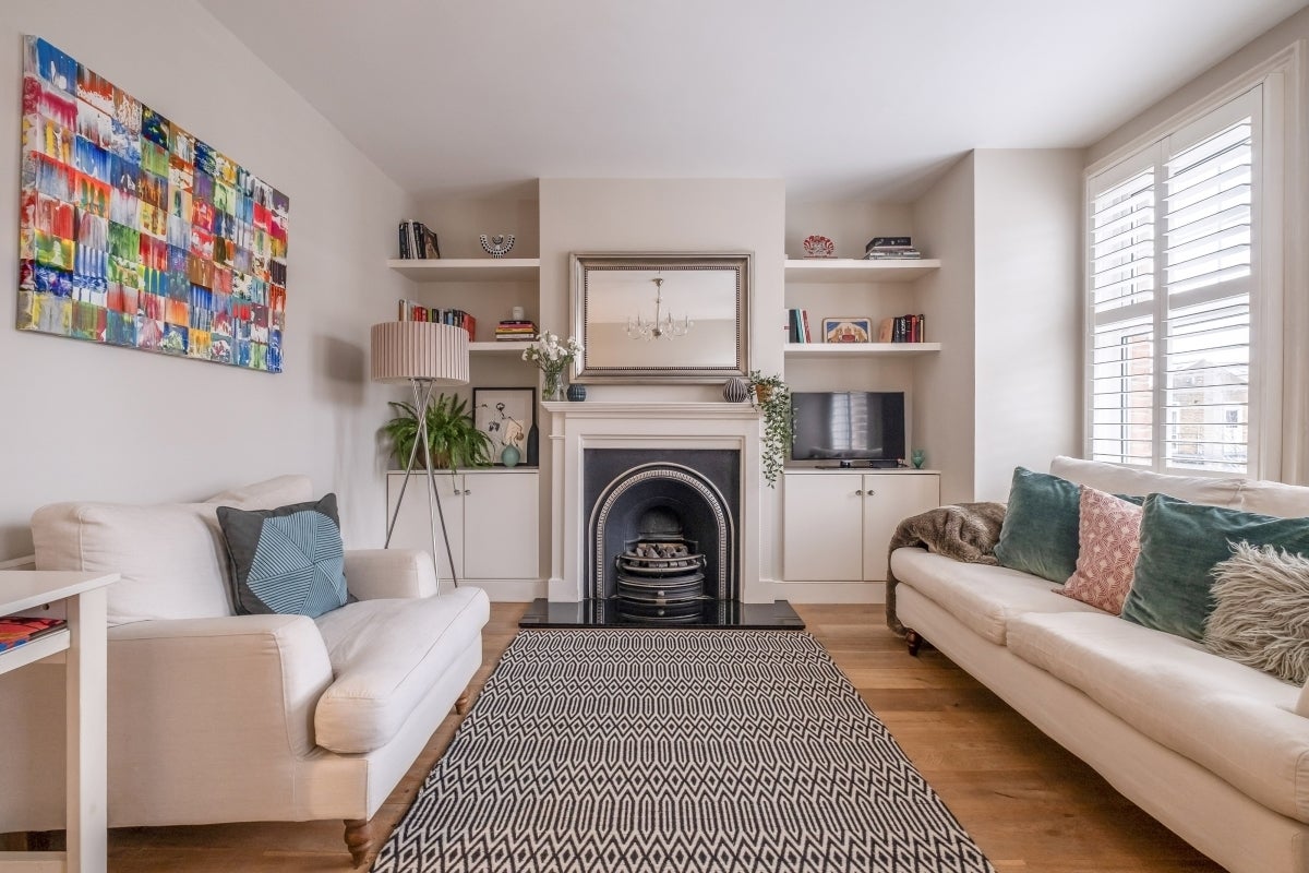 Flat Dancer Road in Greater London