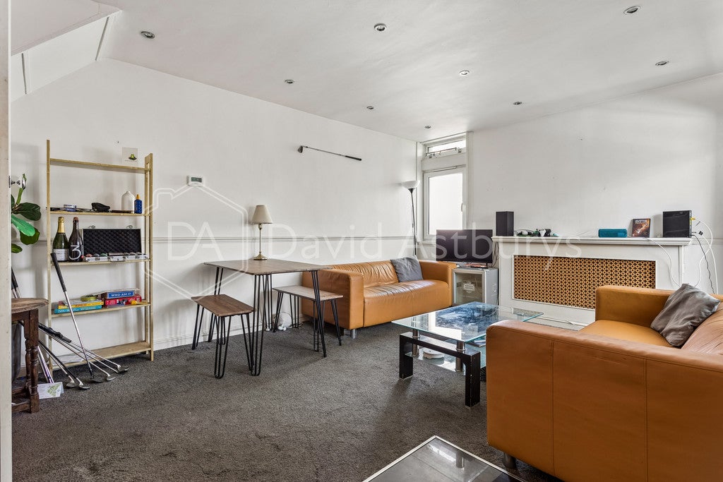 Room Cedars Road in Greater London