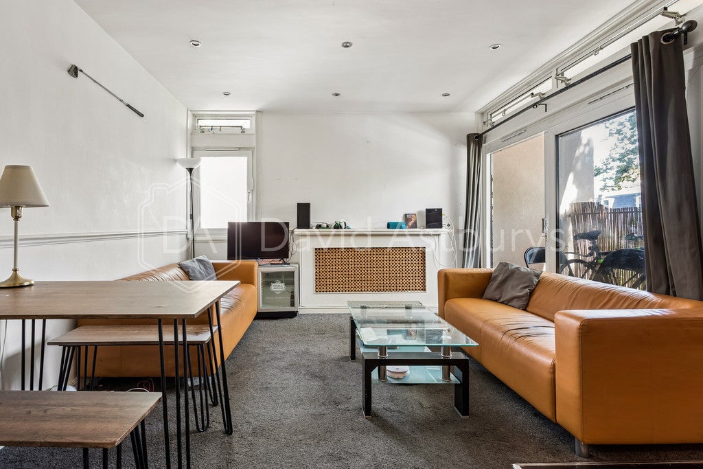 Room Cedars Road in Greater London
