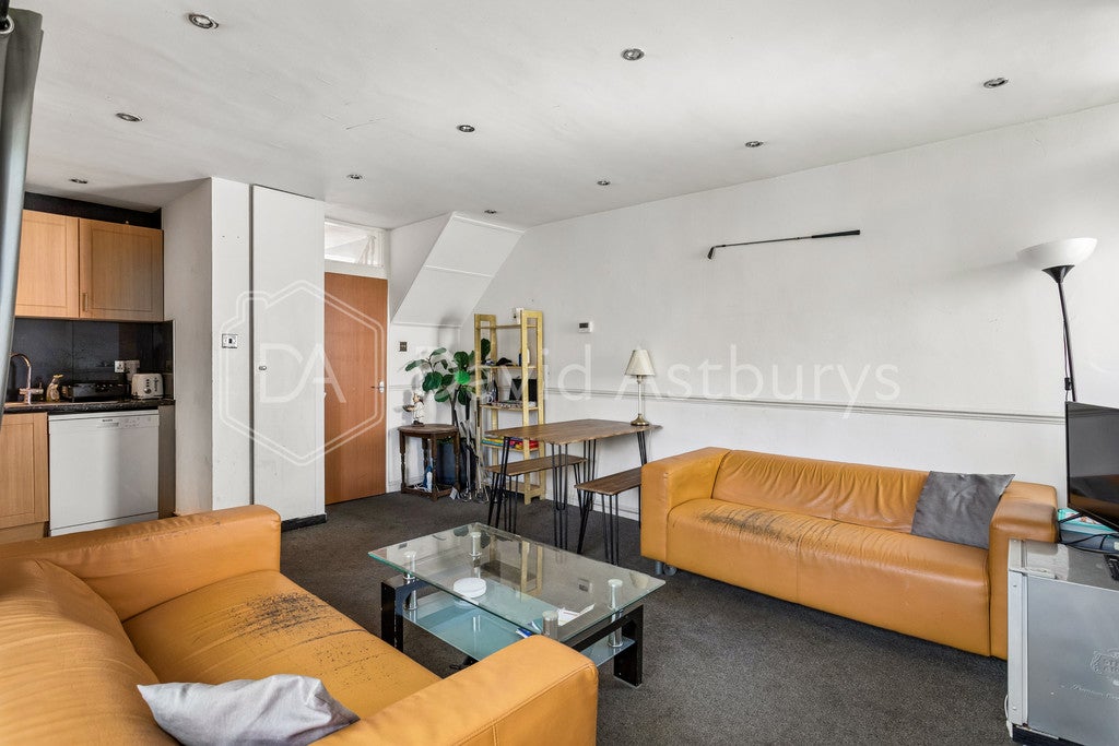 Room Cedars Road in Greater London