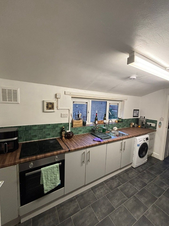 Flat Burchell Road in Greater London