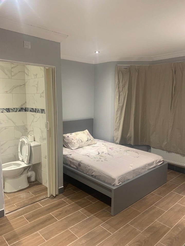 Room Berrowside Road in Birmingham