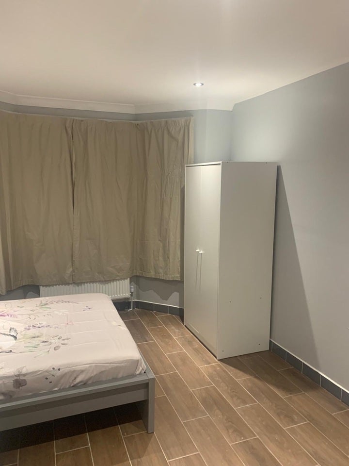 Room Berrowside Road in Birmingham