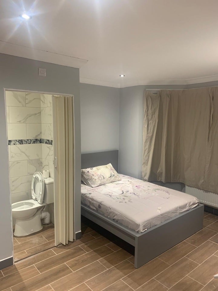 Room Berrowside Road in Birmingham